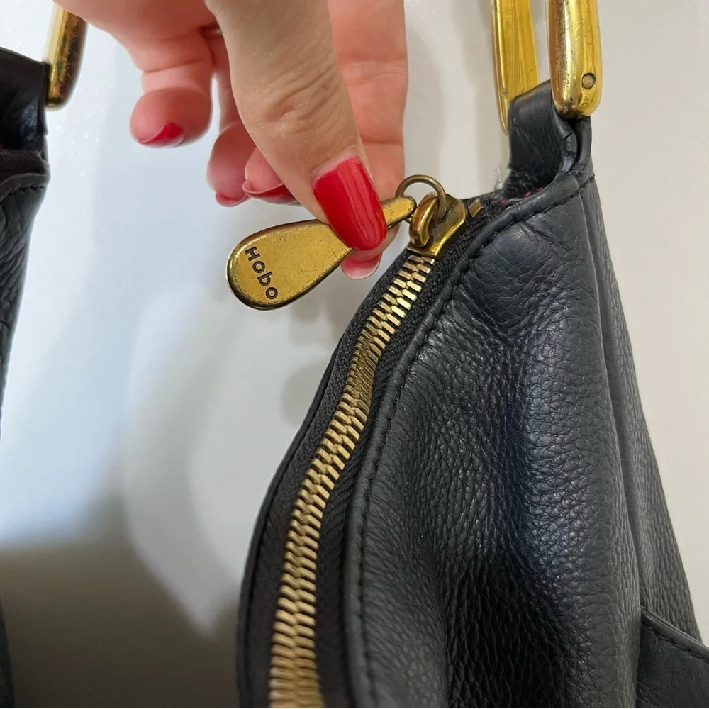 Hobo International Black Leather Fringe Shoulder Bag - Picture 4 of 15